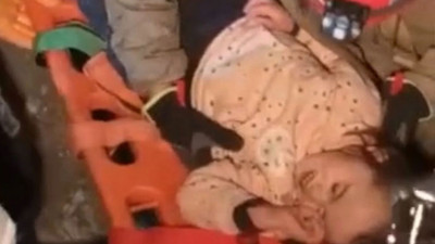 141 saatin ardından anne ve 5 yaşındaki kızı enkazdan kurtarıldı