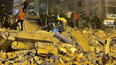 6 katlı bina deprem sonrasında böyle yıkıldı
