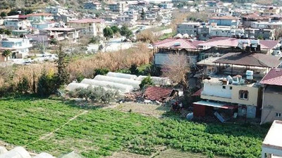 Defne'deki 300 haneli mahallede hasarsız bina yok: Mahalleli çadır istiyor