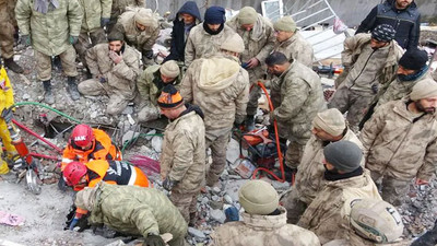 Deprem bölgesindeki asker yükümlülerin sevki ertelendi
