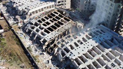 Depremde binaları yıkılan müteahhitler hakkında suç duyurusu