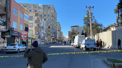 Diyarbakır'da çökme tehlikesi: 9 katlı binanın olduğu cadde kapatıldı