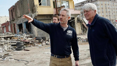 İngiltere Kalkınma Bakanı Andrew Mitchell deprem bölgesinde