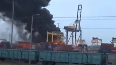İskenderun Limanı'nda yangın: Konteynerler alev aldı