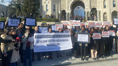 İstanbul Üniversitesi öğrencileri, uzaktan eğitim kararını protesto etti