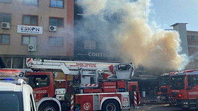 İzmir'de kozmetik mağazasının deposunda yangın: 2 kişi hayatını kaybetti
