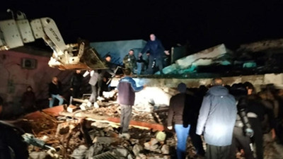 Kahramanmaraş'taki depremde Osmaniye'de bir bina yıkıldı