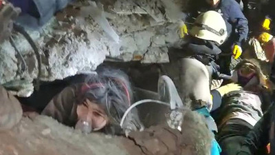Malatya'da depremden 40 saat sonra 12 yaşındaki kız çocuğu kurtarıldı