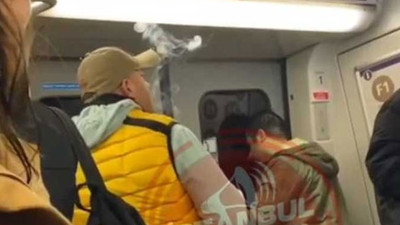 Metroda sigara içip kendisini uyaranlara küfür etti