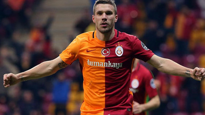 Podolski'den, Galatasaray'ın 500 konteyner kampanyasına 2 milyon lira bağış