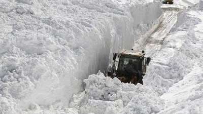 Sivas'ta 37 köy yolu kar yağışı nedeniyle ulaşıma kapandı