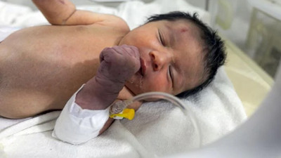 Suriye'de enkazda doğan bebeğin ailesinden kimse kalmadı