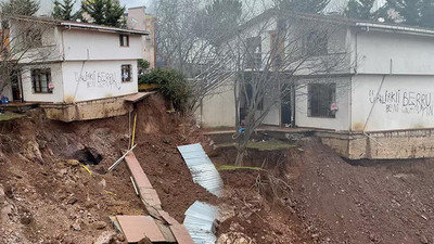 Ataşehir'de inşaatın istinat duvarı, bitişik evin bahçesiyle birlikte çöktü