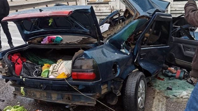 Balıkesir'de otomobil kamyona çarptı: 2 kişi öldü, 6 kişi yaralandı