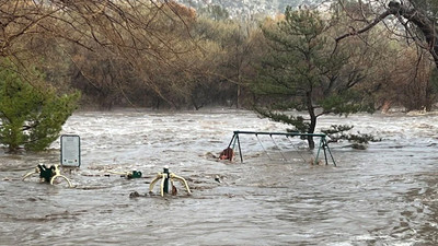 California'da sel felaketi: 14 kişi öldü, 10 bine yakın kişi tahliye edildi.