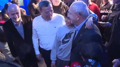 Depremzede çocuktan Kılıçdaroğlu'na: Kemal Abi, seninle fotoğraf çektirelim de havamız olsun