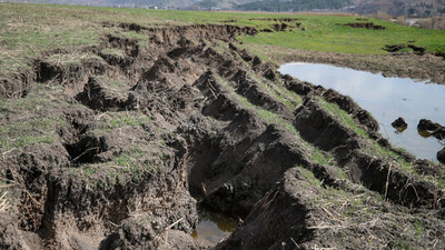 Gölbaşı Gölleri Tabiat Parkı depremle parçalara bölündü