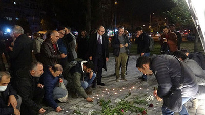 İzmir'de depremzedeler için anma töreni düzenlendi