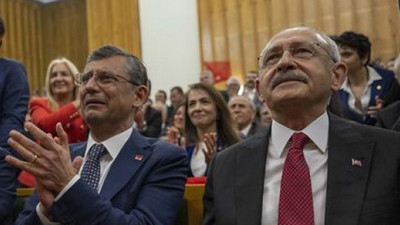 Kılıçdaroğlu'nun kürsüye veda konuşmasında Özgür Özel'in gözleri doldu