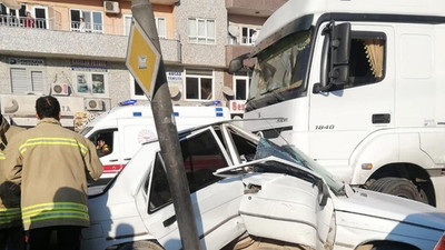 Mardin'de tır ile otomobilin çarpıştığı kazada 2 kişi öldü