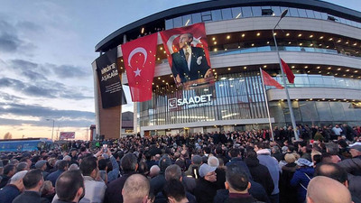 Saadet Partisi Genel Merkezi'ne büyük Atatürk posteri asıldı
