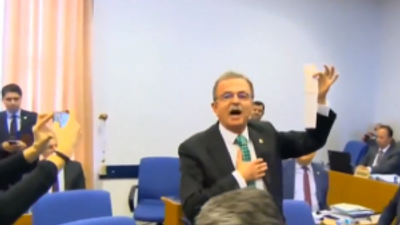 CHP'li üyeler bütçe görüşmelerine elektrik faturası getirdi