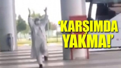 Sarıklı cübbeli kişi, sigara içenlere bağırdı