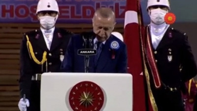 Erdoğan subaylara AKP seçim müziği ile seslendi