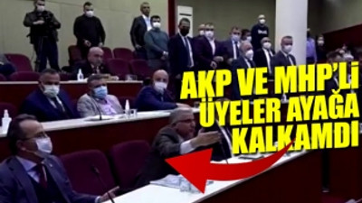 Belediye meclisinde kadına şiddete karşı eylem... AKP ve MHP'liler ayağa kalkmadı 