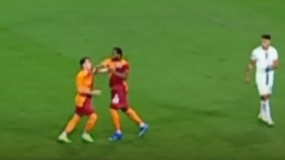 Galatasaraylı Marcao, takım arkadaşına önce kafa sonra tokat attı