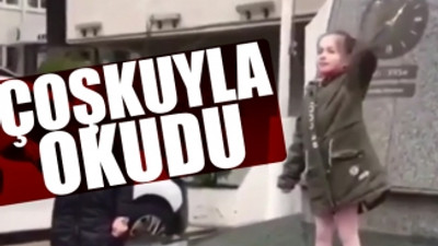 Valilik önünde ‘andımız’ tepkisi: 4. sınıf öğrencisi coşkuyla okudu, vatandaşlar eşlik etti
