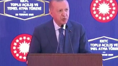 Erdoğan konuşmasına ara verdi: Sinirlenince tüm salona böyle seslendi