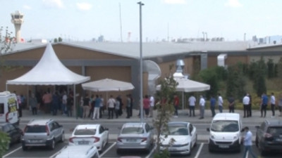 Pandemi hastanesinin önünde koronavirüs test kuyruğu