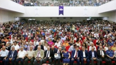 Zafer haftası etkinliğinde sunucu İstiklal Marşı'nı 'unutunca' tepki yağdı