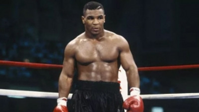 53 yaşındaki efsane Mike Tyson’dan yumruk şov!