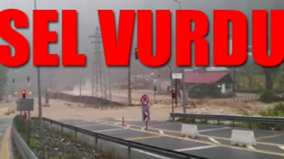 Artvin'de sel ve heyelan sonucu dereler taştı, yollar kapandı