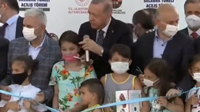 Erdoğan bir çocuğu uyardı, bir çocuğa da, 'Ulan tamam be, tamam ulan' dedi