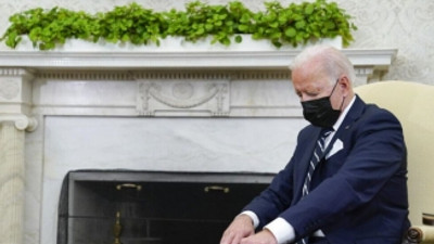 Dünyayı şaşırtan görüntüler: ABD Başkanı Biden toplantıda uyuyakaldı