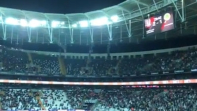 Erdoğan'ın tehdidi işe yaramadı, Beşiktaş taraftarı stadı inletti