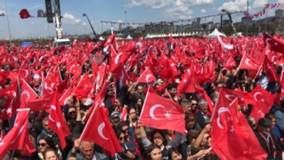 Bayrağını kapan 7'den 77'ye herkes Maltepe'de