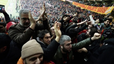 Ekrem İmamoğlu, Galatasaray-Ankaragücü maçını tribünden izledi