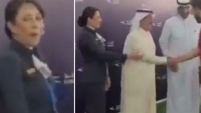Mısırlı yıldız Salah'ın selamlaşma sırasında kadın görevliye yaptığı hareket tepki çekti