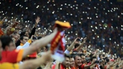 Galatasaray taraftarından 'Mazbatayı ver' tezahüratı