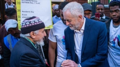 İngiltere İşçi Partisi lideri Corbyn iftar sofrasında…