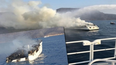 Bodrum'da 22 metre uzunluğundaki bir tekne alev alev yanarak battı