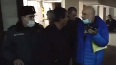 Ermenistan'da muhalifler hükümet binasını bastı