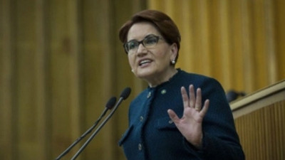 Meral Akşener'den Berat Albayrak taklidi