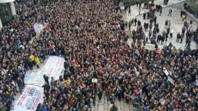 ODTÜ'de yüzlerce öğrenci rektörlüğe yürüdü: Devrim'siz şenlik olmaz!