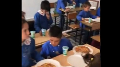 İlk defa pizza gören Iğdırlı çocuğun sorusu duygulandırdı