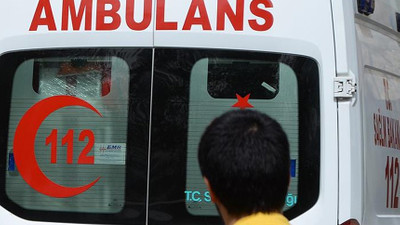 Diyarbakır'da ambulansın önü kesilip sağlık çalışanları bıçaklı saldırıya uğradı